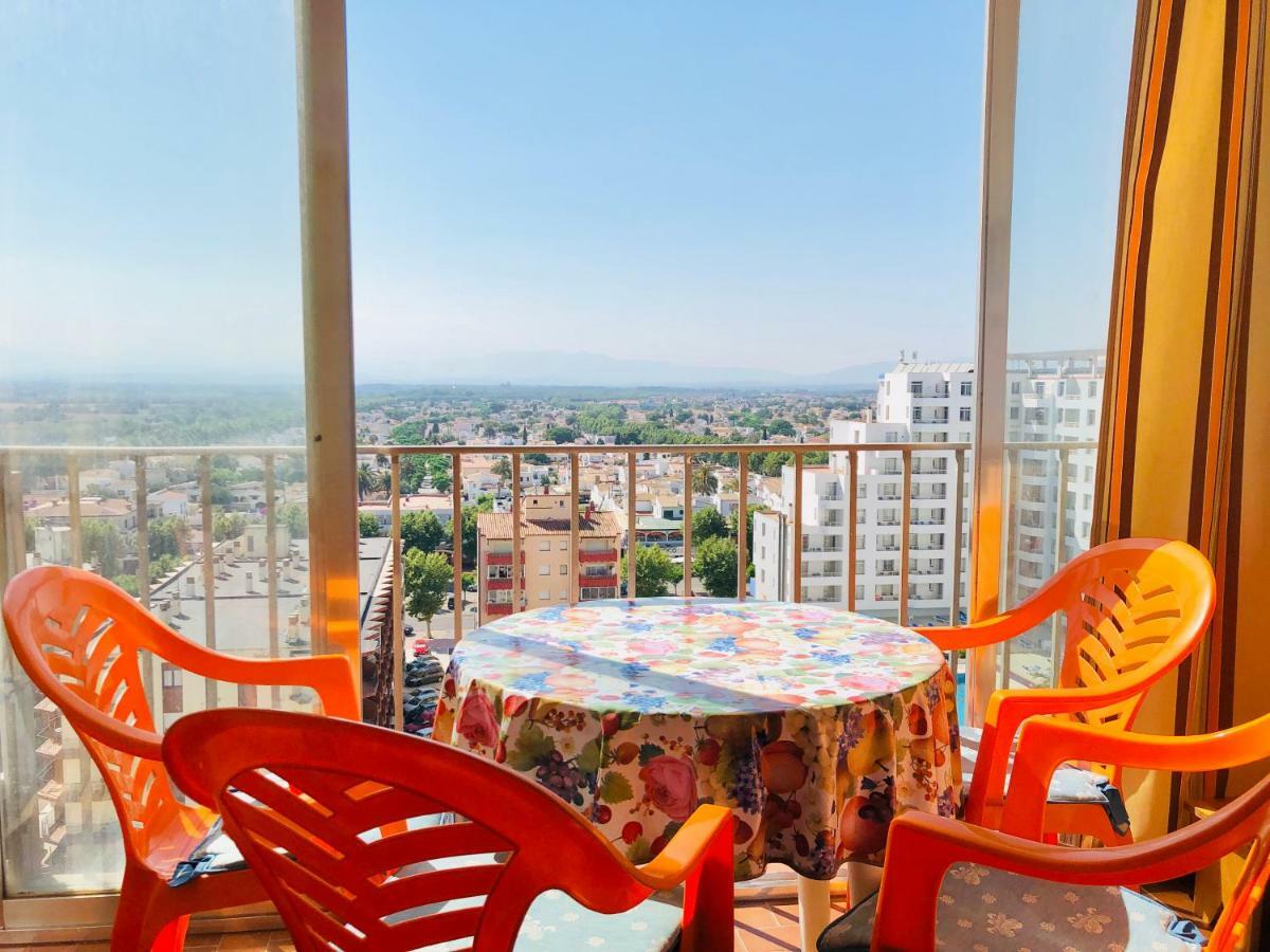 Sylvia 11-M Apartment เอมปูเรียบราบา ภายนอก รูปภาพ