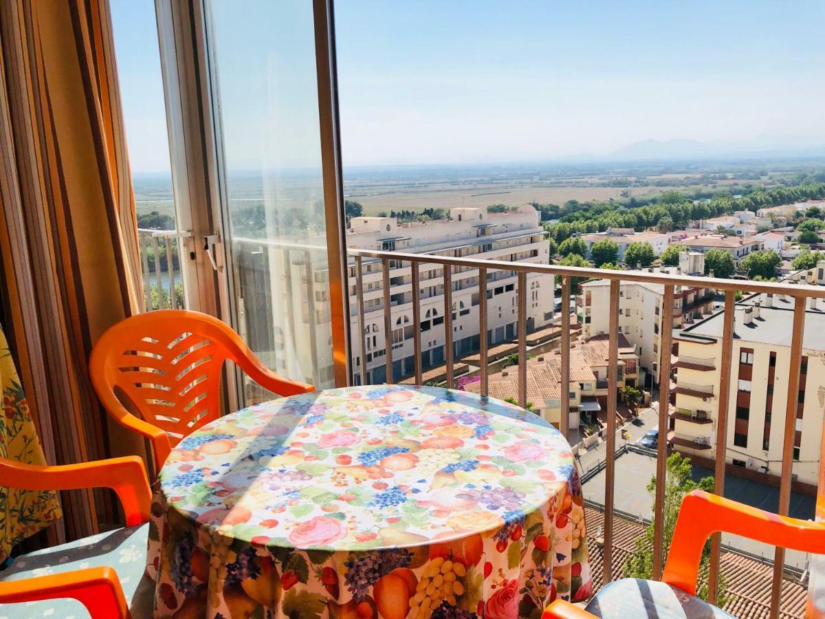 Sylvia 11-M Apartment เอมปูเรียบราบา ภายนอก รูปภาพ